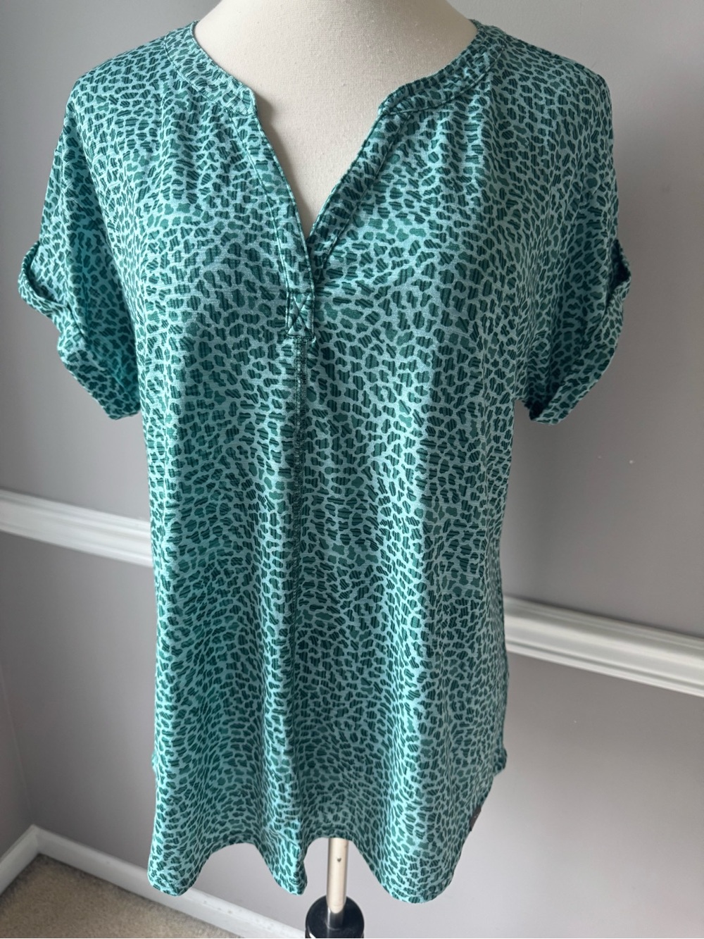 L.L. Bean Teal Animal-Print Split V Short Sleeve Tunic